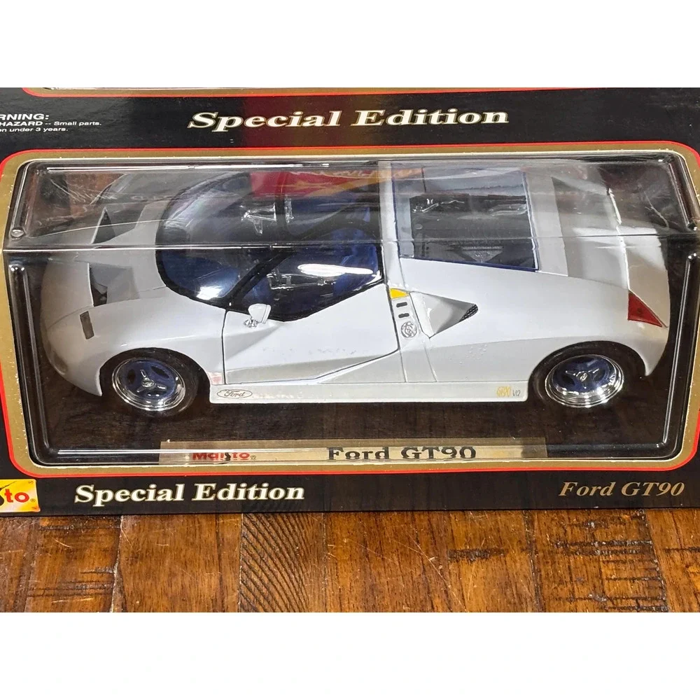 Ford GT90 White with Black Rims 1/18 scale Die Cast Maisto Special Edition